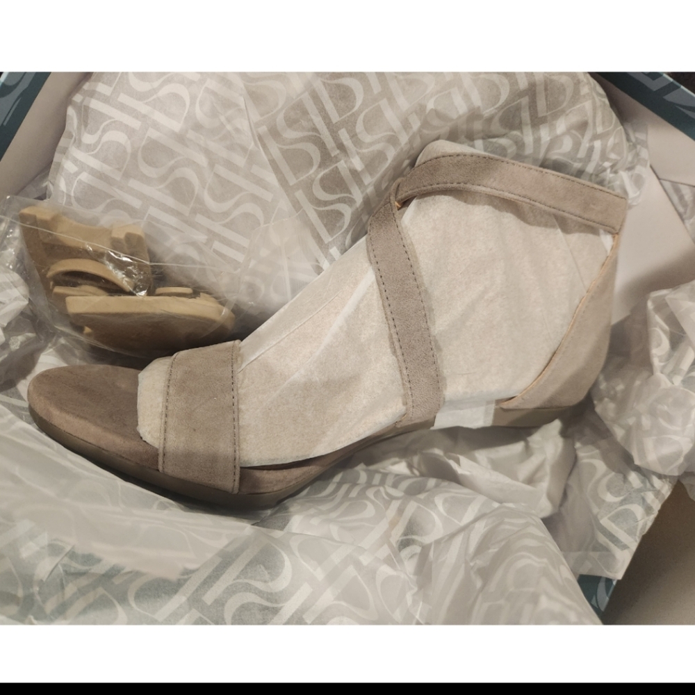 Pashion Footwear The Sandal Storm Suede 7.5